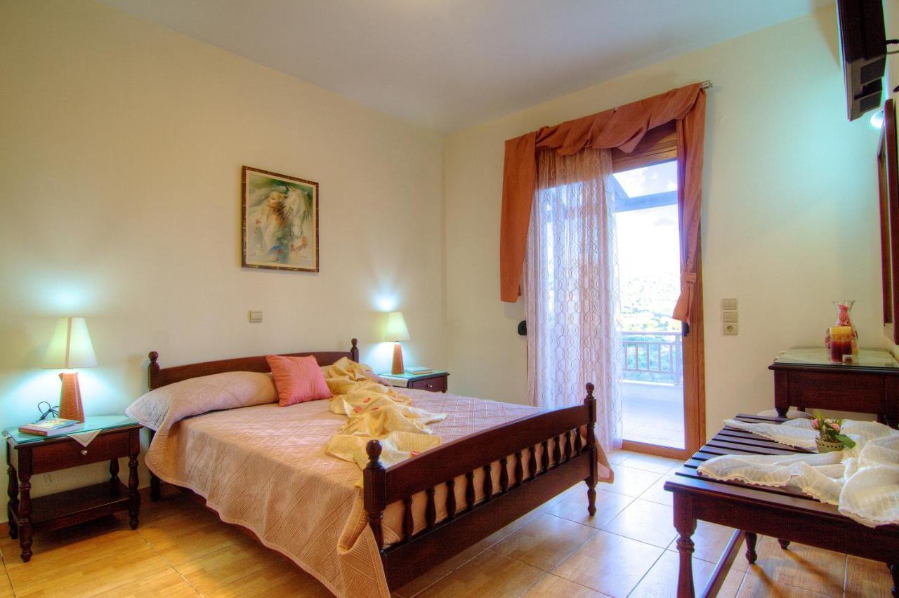 Triopetra Luxury Villas Fournou Lago Bilik gambar